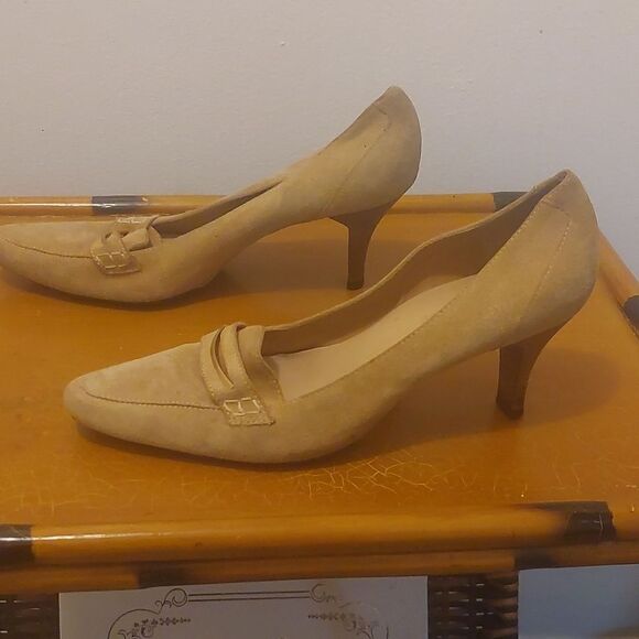 Cole Haan  Women Neutral Suede Shoe size 8 AA - Picture 4 of 8